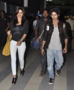 Priyanka Chopra, Shahid Kapoor return after last schedule of Kunal Kohli Movie in Airport, Mumbai on 6th Jan 2012 (5).JPG